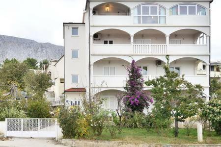 Apartmani Mlikotic Dugi Rat Eksteriør bilde